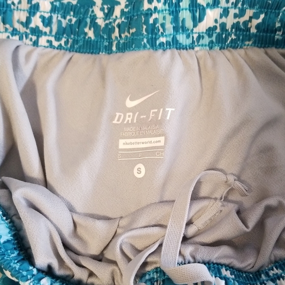 Nike Running Shorts - Picture 3 of 5